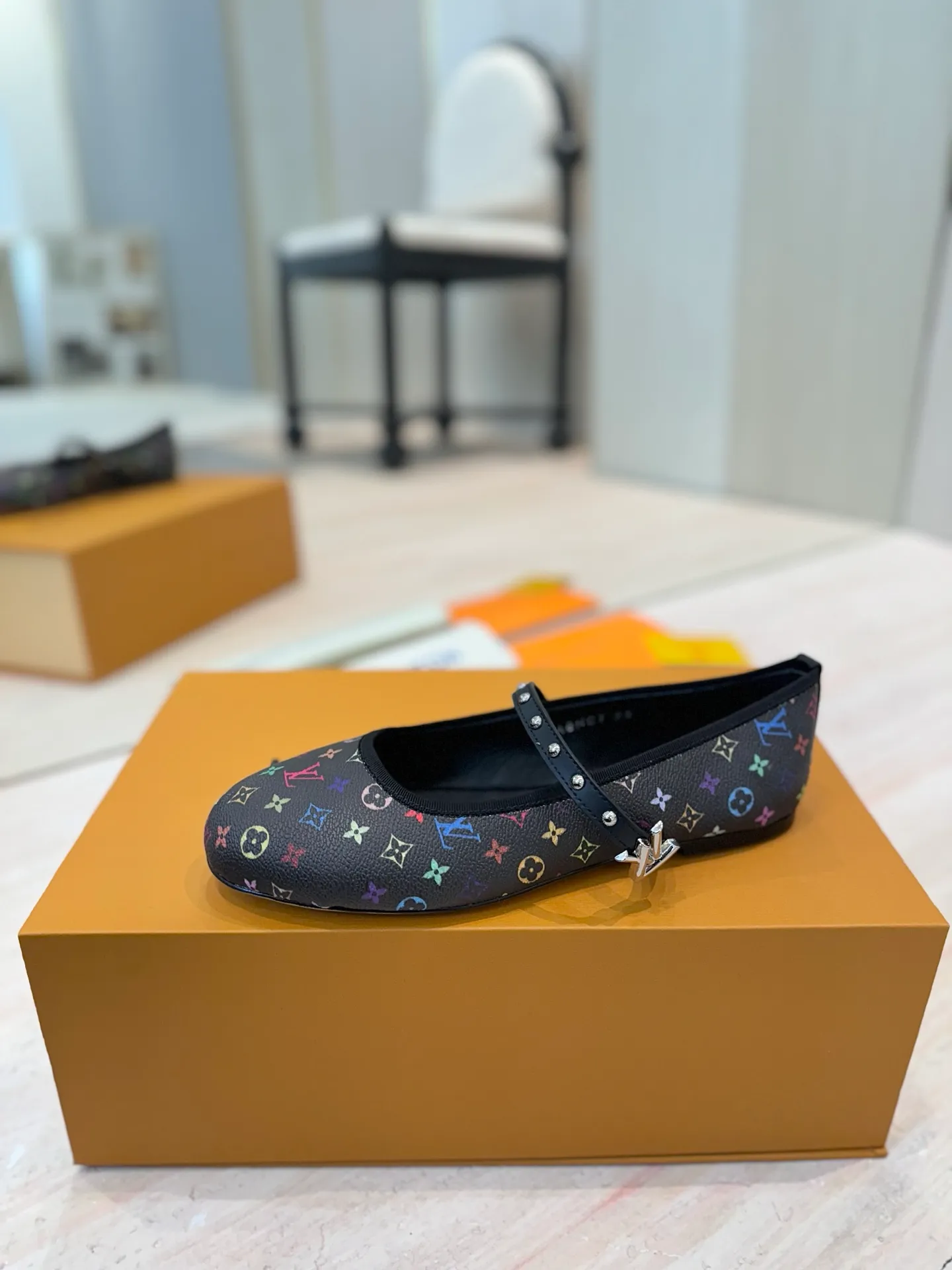 👟👟Ex-factory price 620👟👟 (top version) louis vuitton LV Louis Vuitton 25/Spring and Summer The latest Mary Jane shoes are simple and exquisite, full of high-end, showing elegance~ They look great on the feet and are full of summer shoes💯Awesome ✅Upper: 3D printed cowhide ✅Inner lining: Sheepskin lining, ✅Outsole: Genuine leather outsole imported from Italy ✅Size: 35-41 (40 to 41 customized, non-returnable) ✅Packaging: full set of packaging